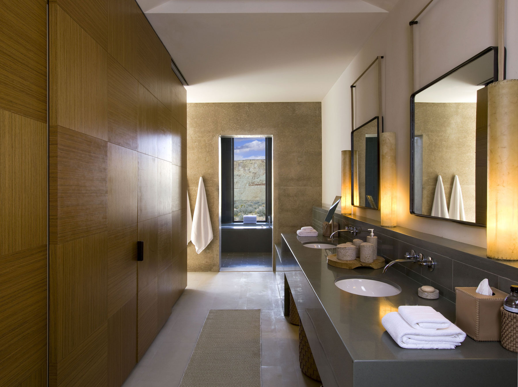 Salle de bain de la suite à l'Amangiri spa Utah