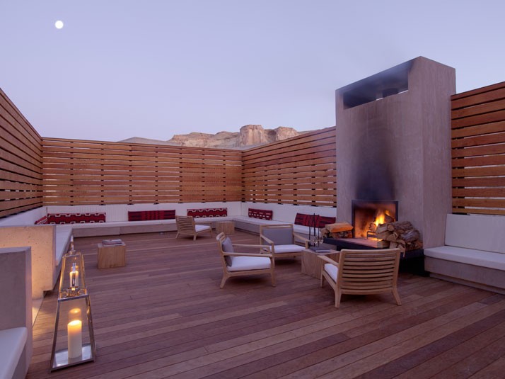 Soirée au coin du feu à l'Amangiri, désert de l'Utah