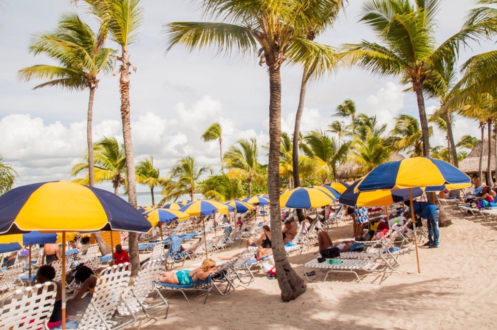 plage privée île Catalina — débarquement passagers Costa