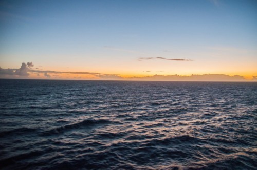 une premiere nuit dans la mer de caraibes