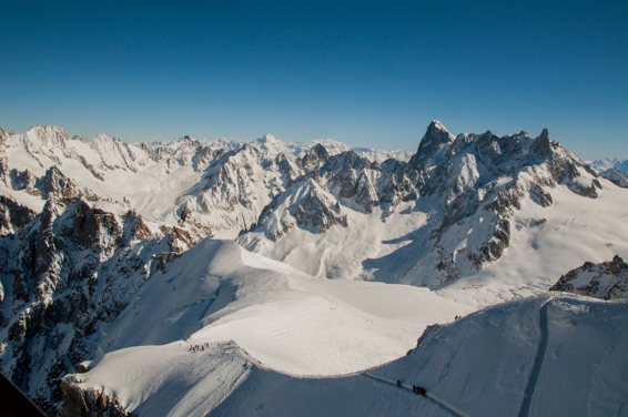 Des montagnes à perte de vue : horizon au Mont Blanc Des montagnes à perte de vue : horizon au Mont Blancc