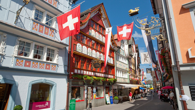 Un grand Tour de Suisse en train 3 villages traditionnels - Suisse