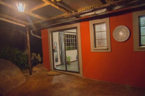 Voyage en Afrique du Sud -terasse lodge - Lidwala Backpaker Lodge à Ezulwini Voyage en Afrique du Sud -terasse lodge - Lidwala Backpaker Lodge à Ezulwini