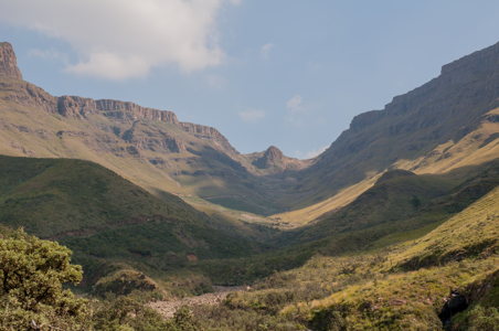 Paysage vallonné entre l'Afrique du Sud et le Lesotho Paysage vallonné entre l'Afrique du Sud et le Lesotho