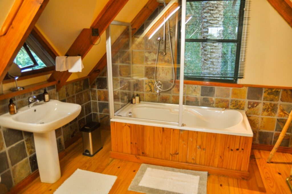 La salle de bain est gigantesque
