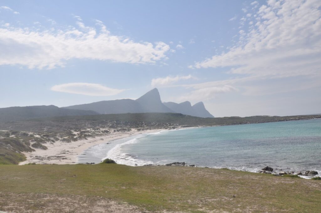 Les plages laissent place à des criques sauvages
