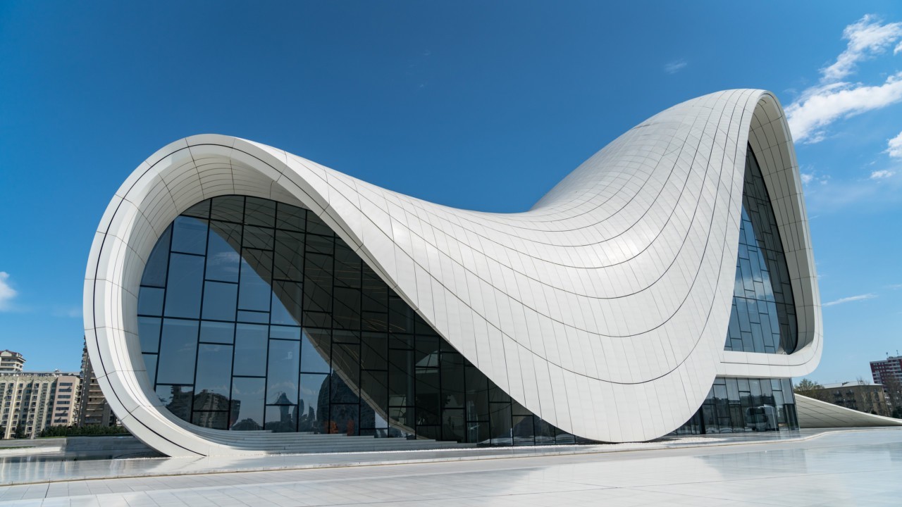 Zaha Hadid et sa construction en Azerbaidjan Zaha Hadid et sa construction en Azerbaidjan