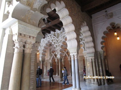 Le palais de la Aljaferia à Saragosse Arcades - palais de la Aljaferia -Saragosse