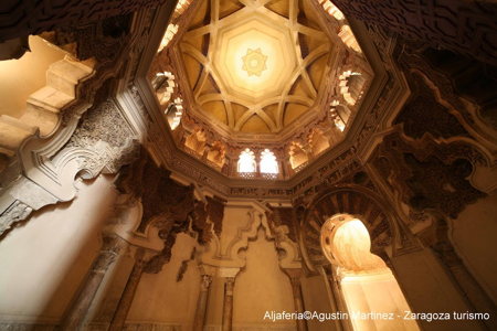 Le palais de la Aljaferia à Saragosse Sculptures - palais de la Aljaferia - Saragosse