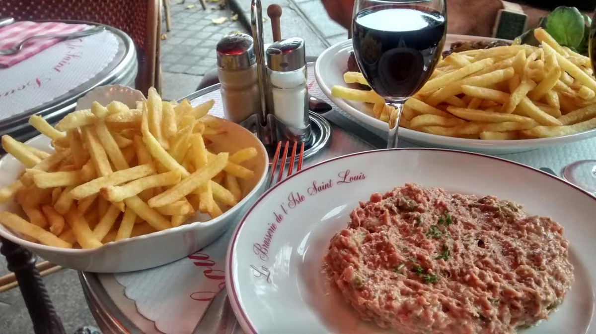 La brasserie de l'île Saint Louis à Paris 2.jpg steak tartare et frites - brasserie de l'île Saint Louis - Paris