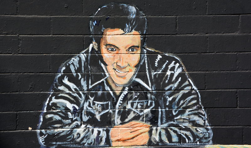 Croisière sur le Mississippi Music parties à Memphis 2.jpg Graffiti d'Elvis - Memphis - Croisière