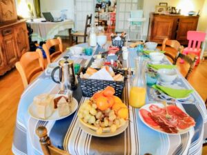 Petit-déjeuner de la chambre d'hôte L'Affable aux Cammazes