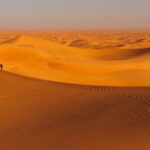 S'approcher du désert des dunes de sable à Dubaï