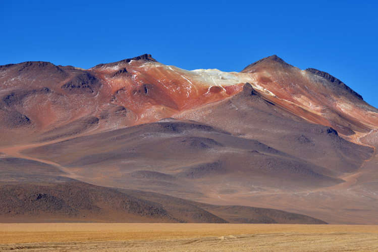Montagne aux teintes rouges et ocre dans le sud-ouest de la Bolivie Montagne aux teintes rouges et ocre dans le sud-ouest de la Bolivie