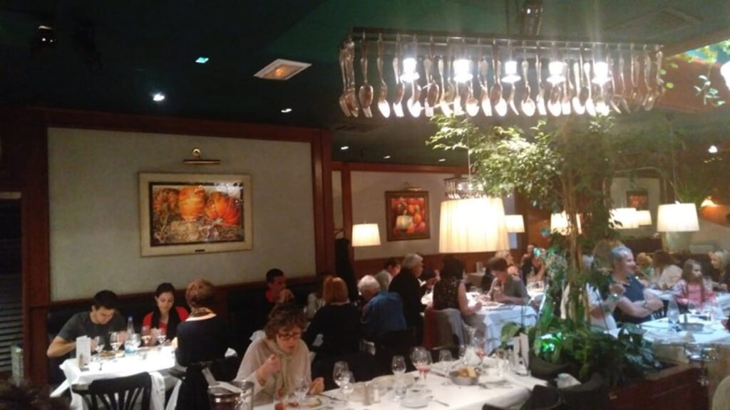salle de restaurant les grands buffets narbonne décor
