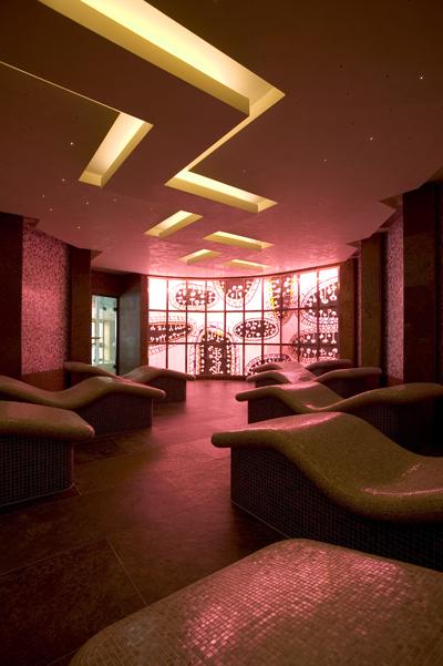 un spa qui vous fait voyager a lhotel hermitage en andorre