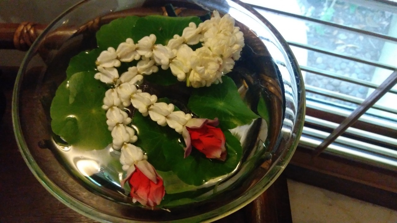 Etre accueillie au Rayavadee Resort à Krabi