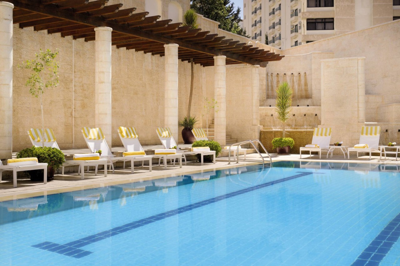 La piscine du Movenpick hôtel à Pétra