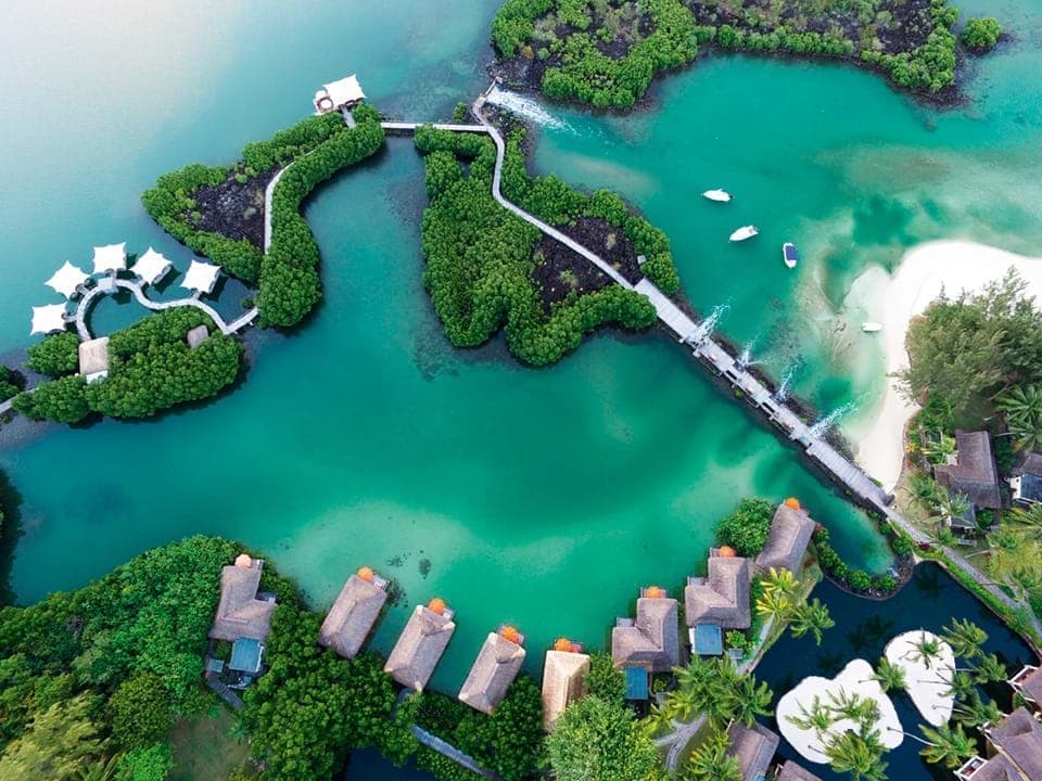 ajoute moi le mot de la pro du voyage pour