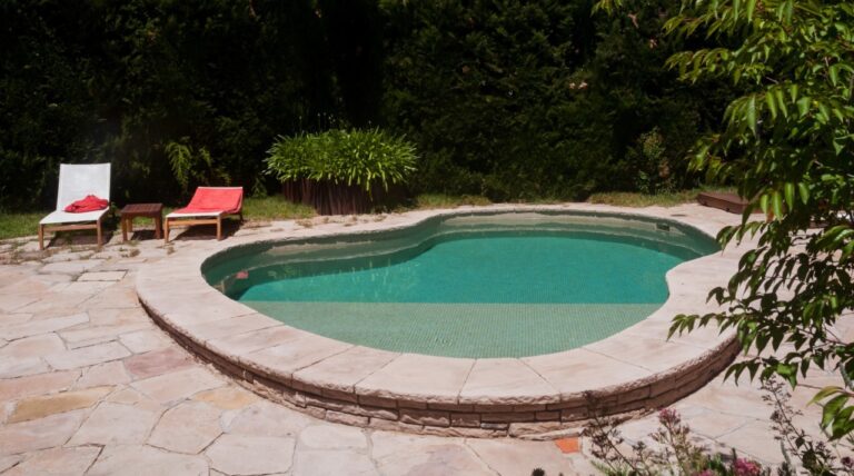 La piscine extérieure de l'hôtel primero primera La piscine extérieure de l'hôtel primero primera