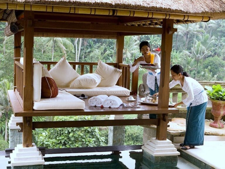 Prendre un cocktail sur les terrasses grandioses du Viceroy Prendre un cocktail sur les terrasses grandioses du Viceroy