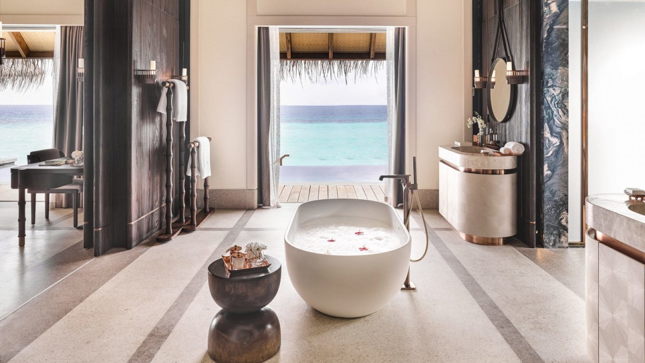 la salle de bain de chambre au Joali hôtel