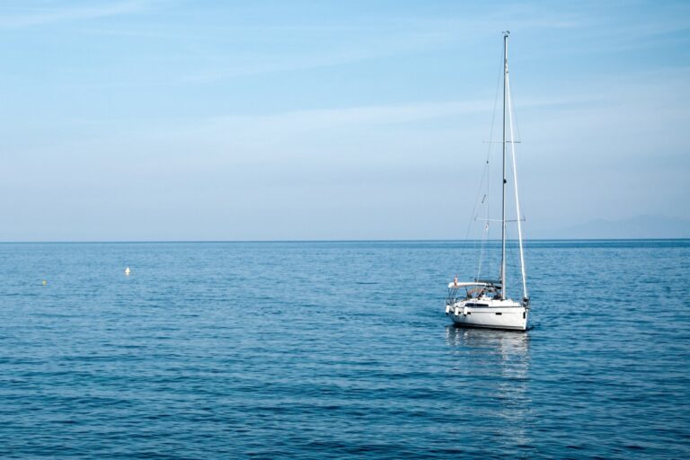 Louer un voilier et partir naviguer en Corse