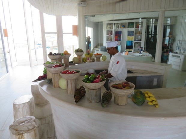 Petit déjeuner hôtel luxe Maldives Soneva Jani salle chocolat