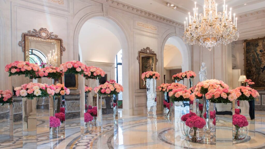 lobby fleuri Four Seasons George V Paris — arrangement floral Jeff Leatham