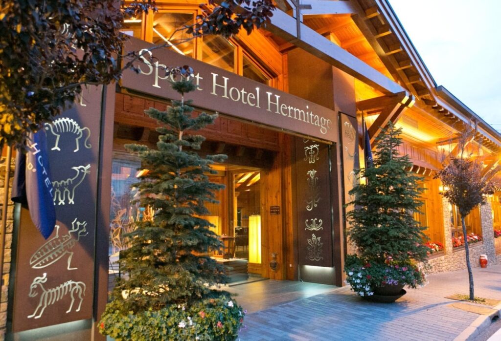 entrée Sport Hôtel Hermitage Andorre — architecture montagne luxe