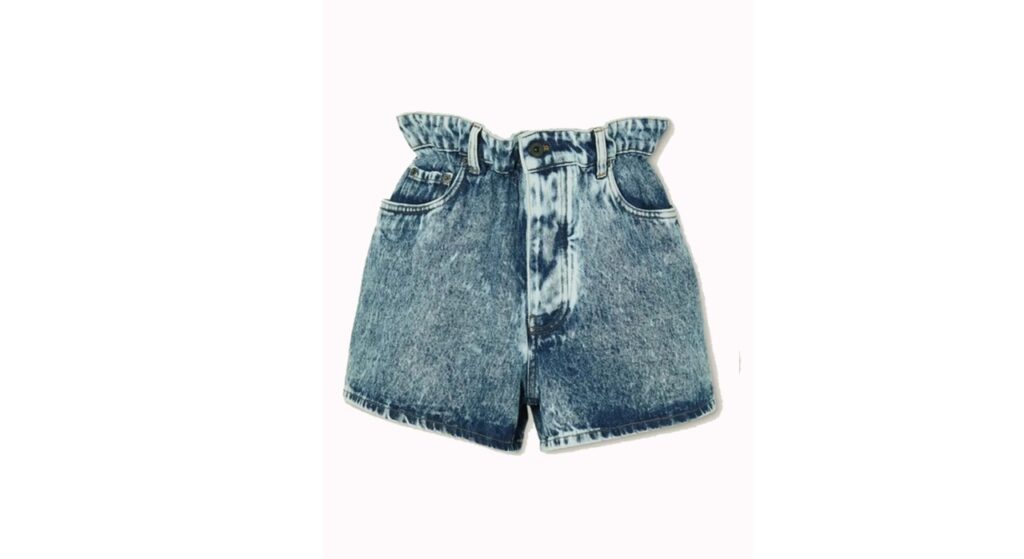 Short en jean Miu Miu - 490€ Short en jean Miu Miu - 490€