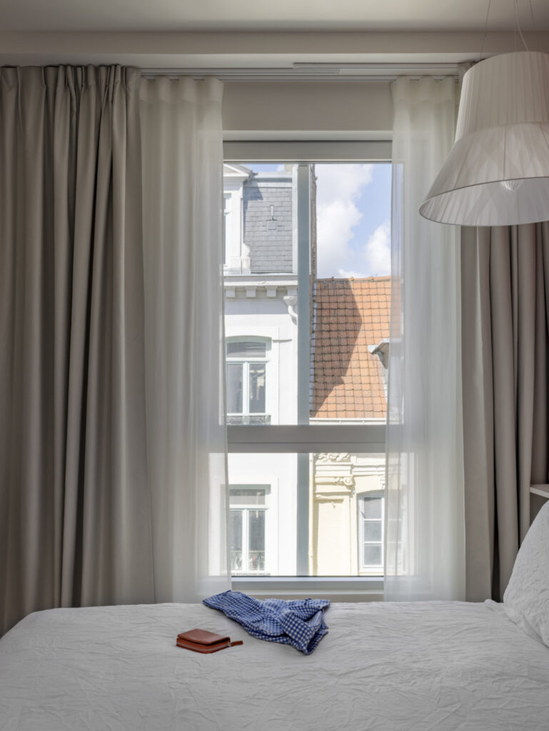 Dans la chambre