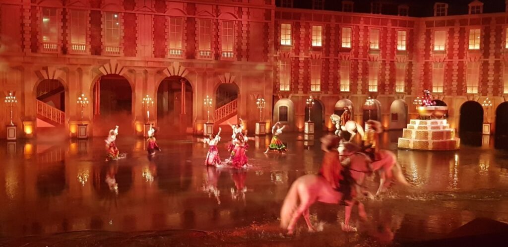 Les costumes vous plongent dans l'ambiance