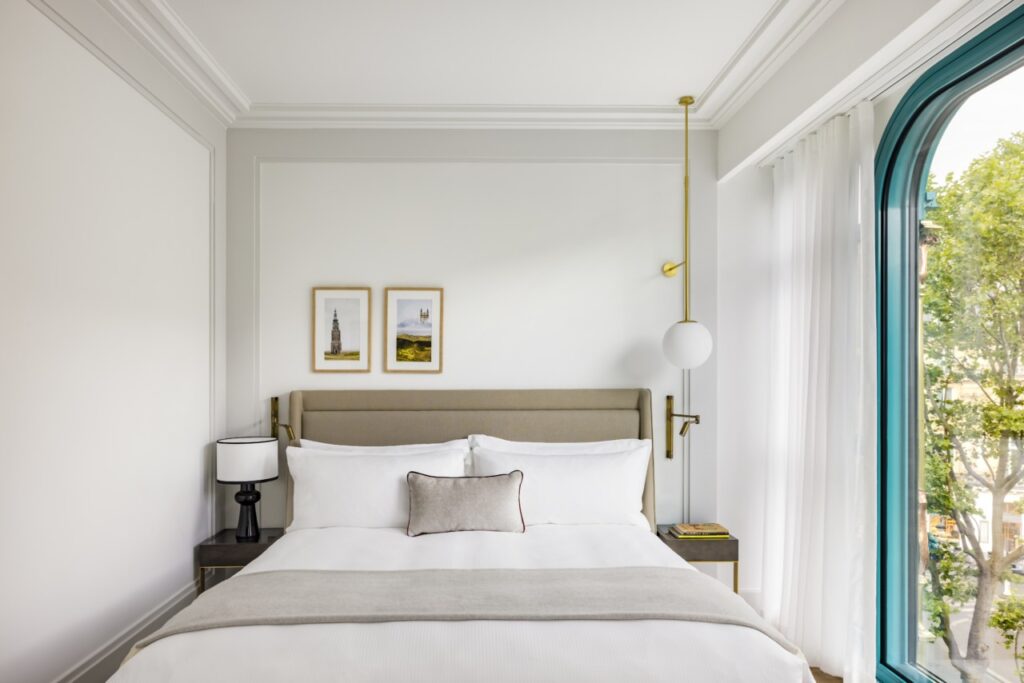 Une chambre du Kimpton Hôtel Saint Honoré