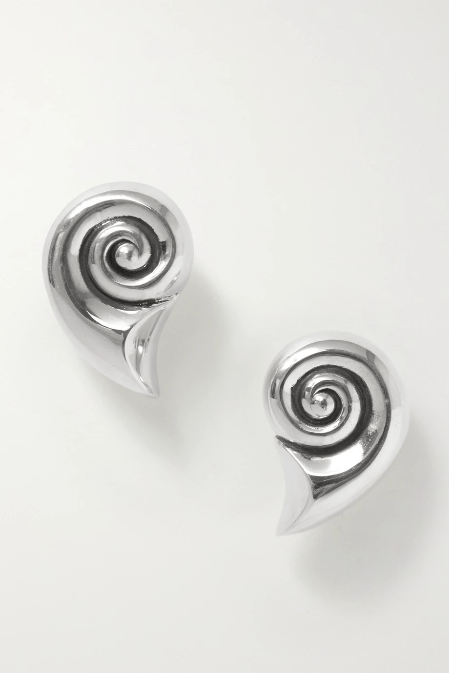 Boucles d&rsquo;oreilles femme, le symbole de féminité