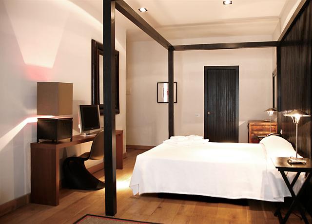 hôtel romantique Barcelone — chambre baldaquin Market Hotel Sant Antoni