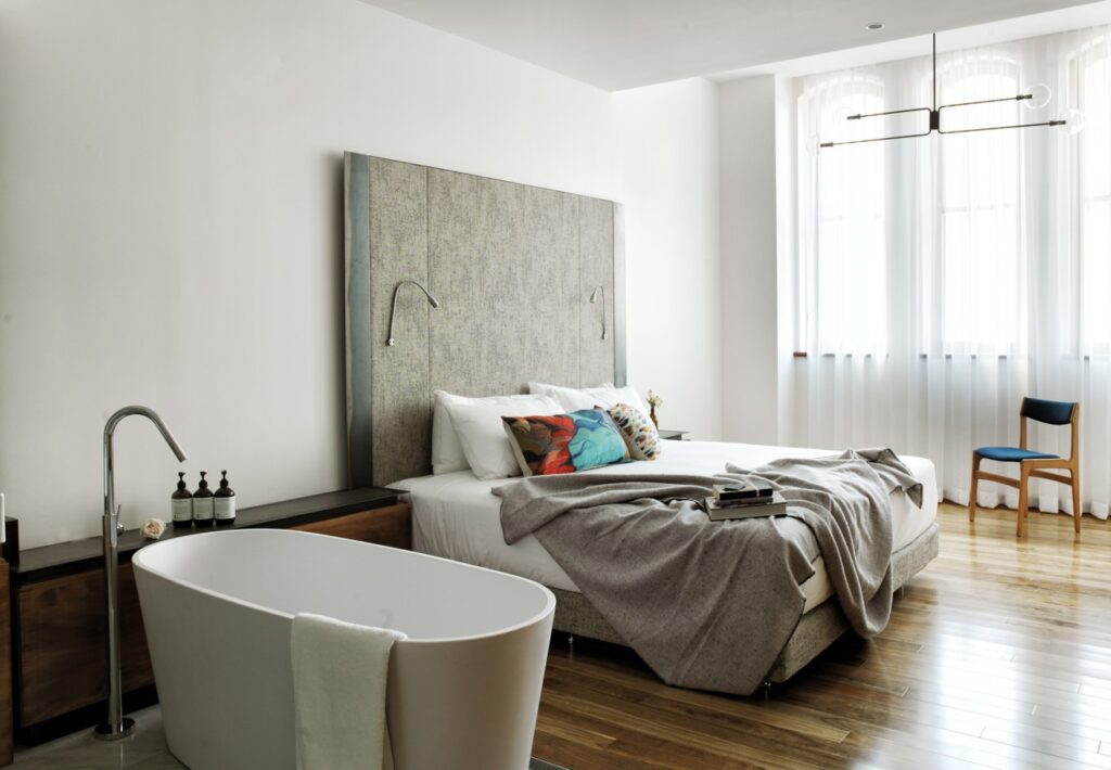 hôtel romantique Sydney — Old Clare suite Abercrombie baignoire îlot