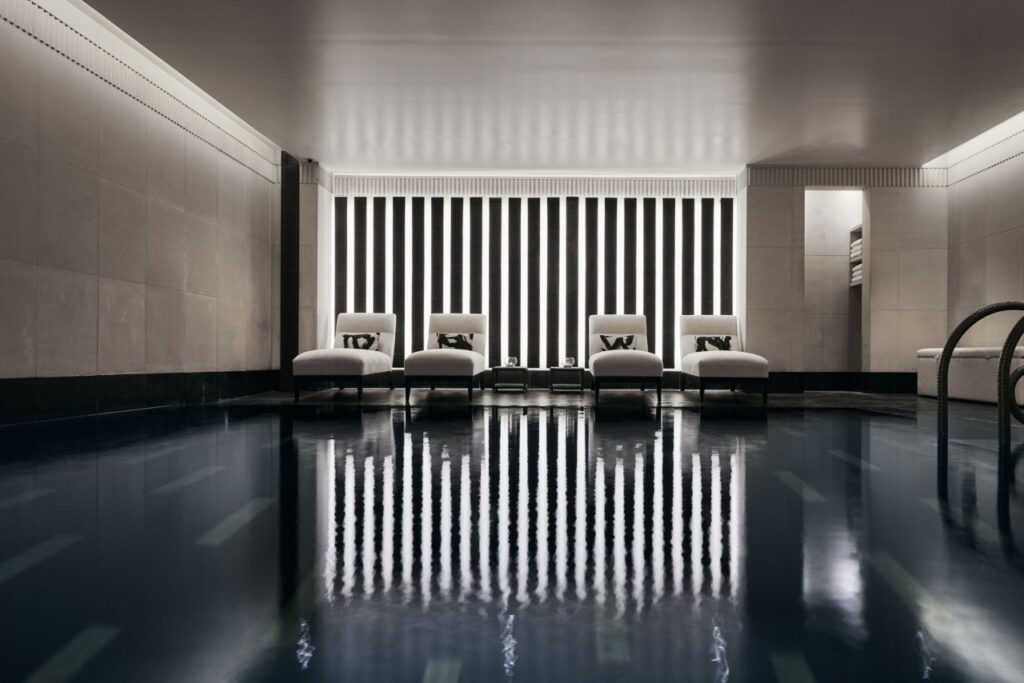 Piscine intérieure chauffée au Aman Spa The Connaught, UK 