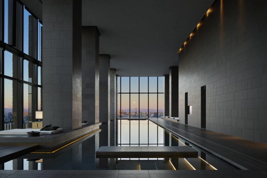 Piscine intérieure au spa Aman Tokyo