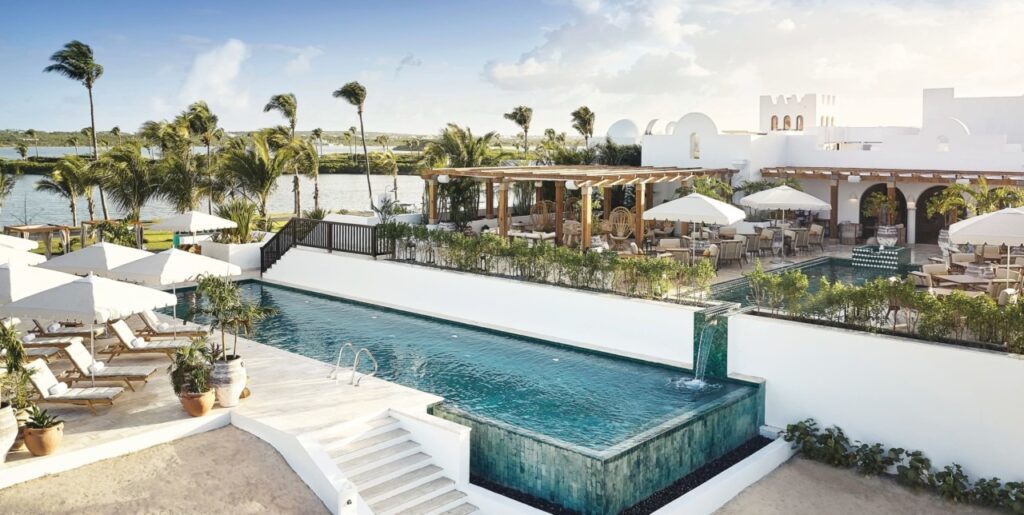 Belmond Cap Juluca, architecture blanche parmi les plus beaux hôtels des Caraïbes