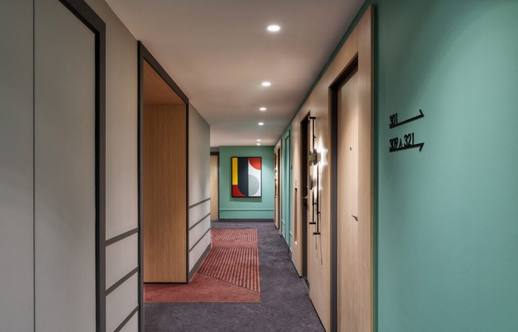 Couloir Canopy by Hilton Trocadéro