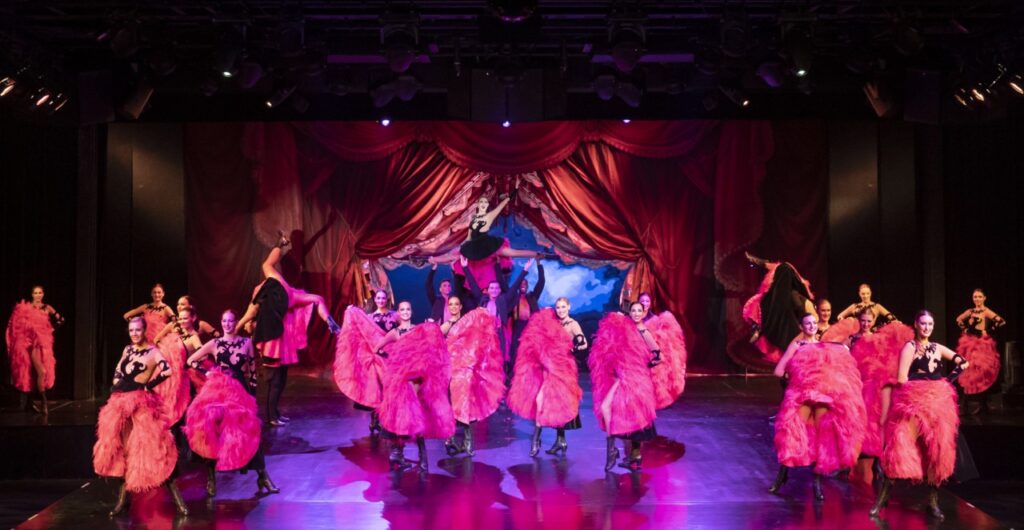 Traditions et french cancan au Lido DP : Julien Benhamou