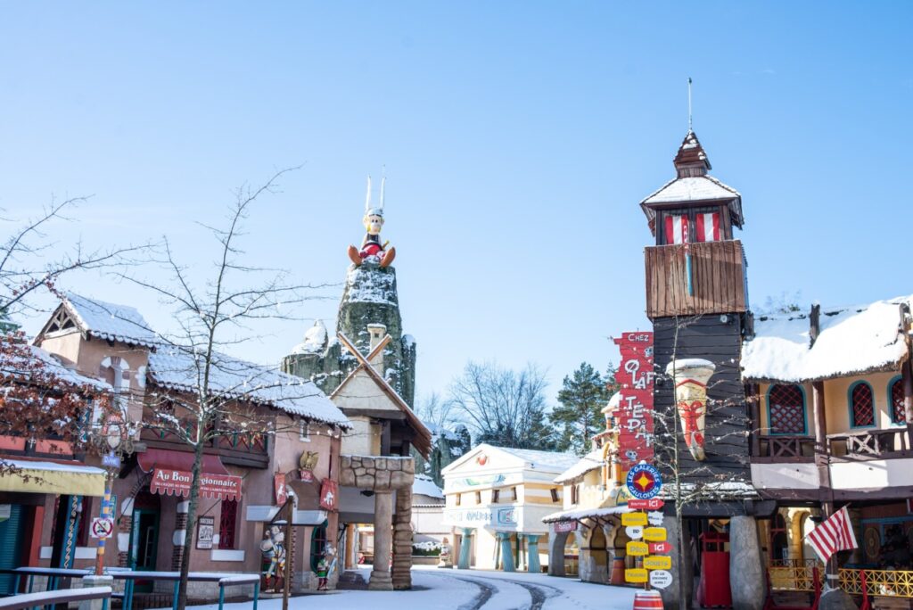Le parc Astérix sous la neige