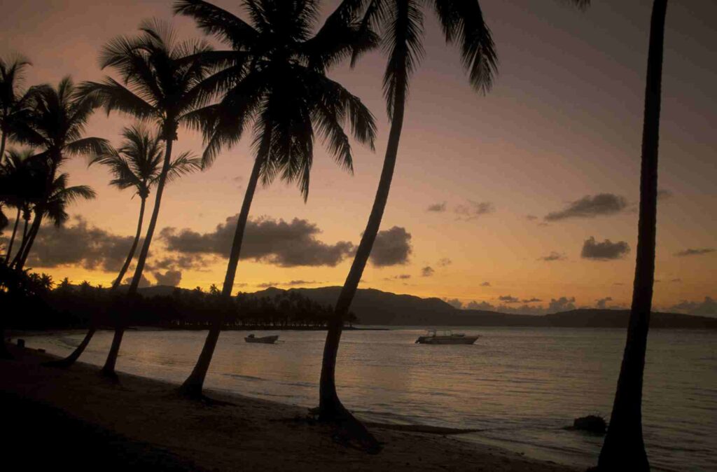 Coucher de soleil sur la plage de Las Terrenas, péninsule de Samaná