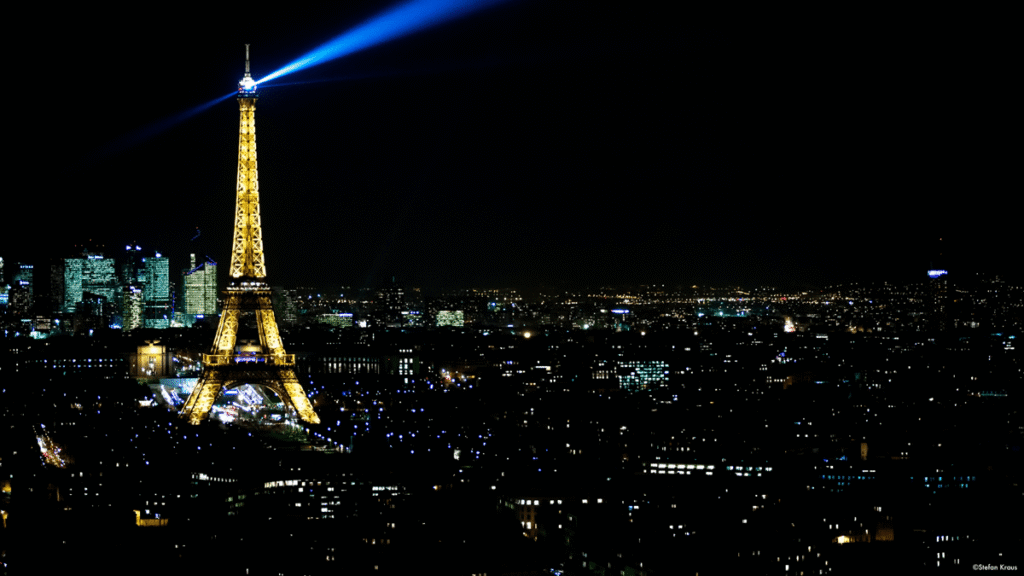 Vue de nuit sur la tour eiffel