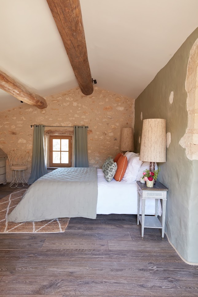 Chambre sur des tons clairs
