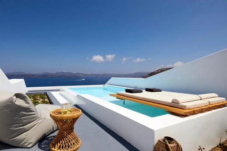 hotel santorin luxe1 755x503 1