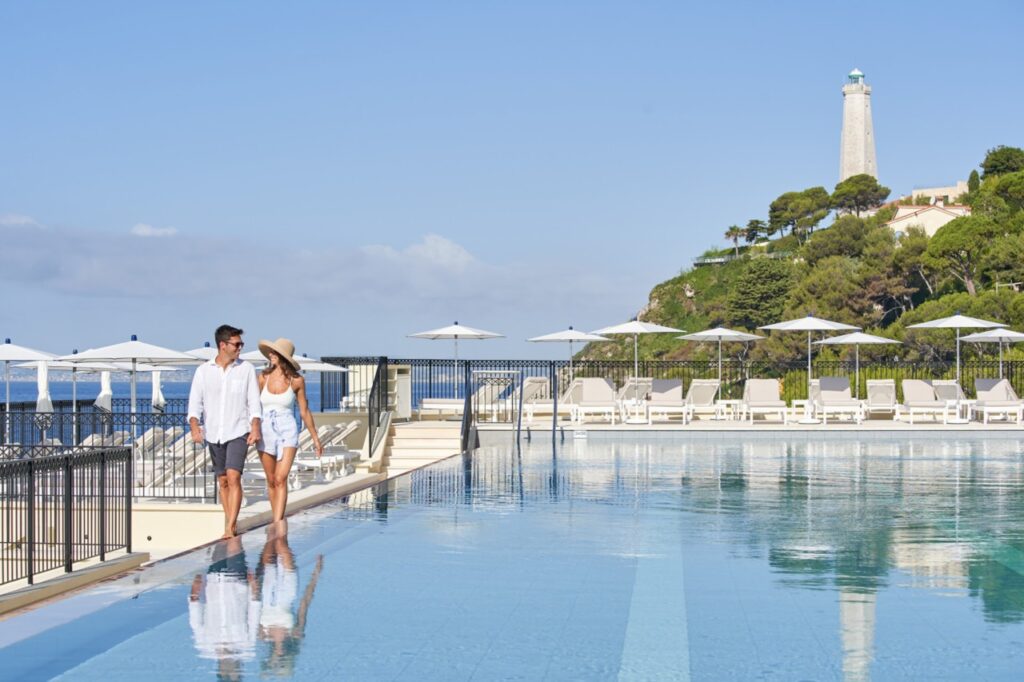 Piscine face à la mer