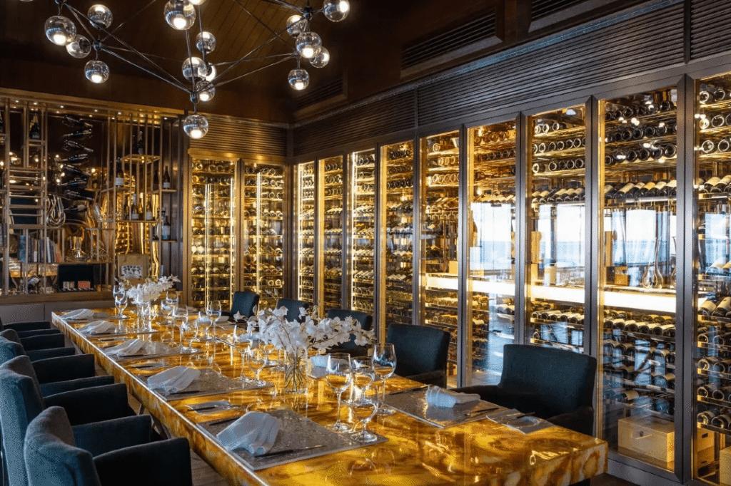 Restaurant bar