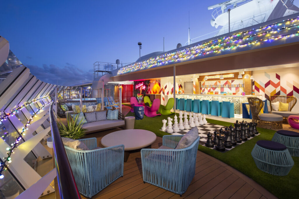 Social 100 Patio